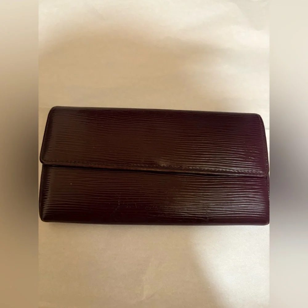 Louis Vuitton EPI Leather Wallet PRE- OWNED - Picture 1 of 6